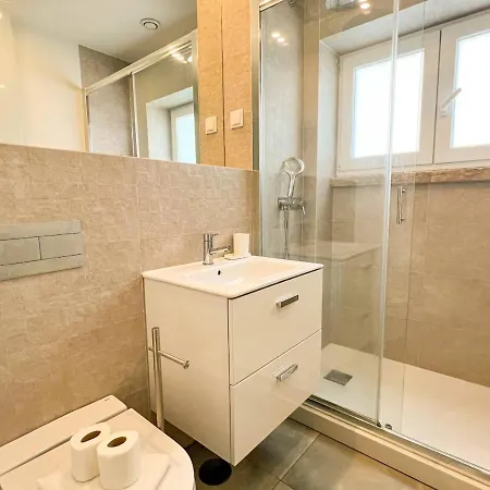 My Fair - 4 Bedroom Near Campo Pequeno 리스본