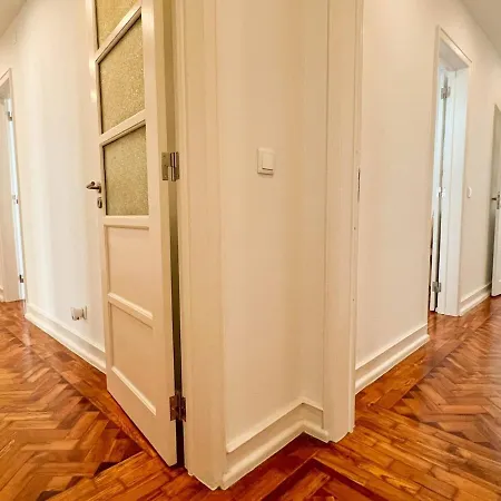 My Fair - 4 Bedroom Near Campo Pequeno Daire Lisboa