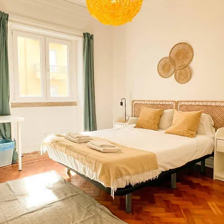 Appartement My Fair - 4 Bedroom Near Campo Pequeno Lissabon